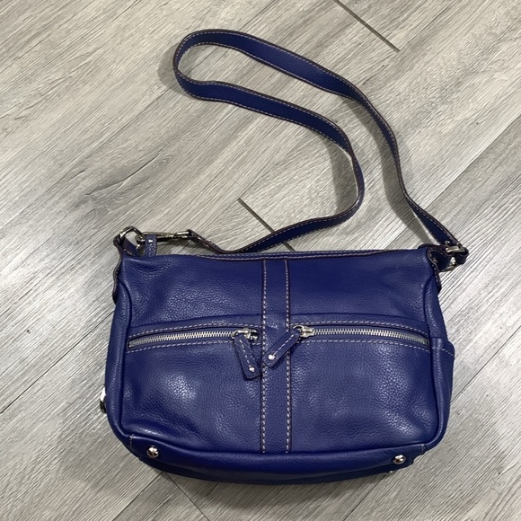 Tignanello Royal Blue Cross Body Leather Handbag w/lots of pockets inside & out - Picture 2 of 13